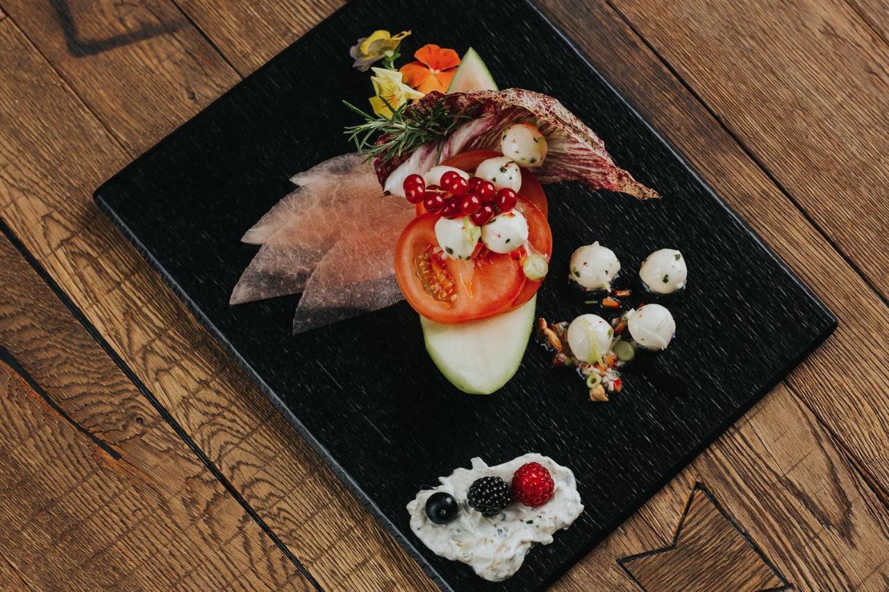 Ortner'S Resort Bad Füssing Exterior foto A plate of cured and smoked reindeer