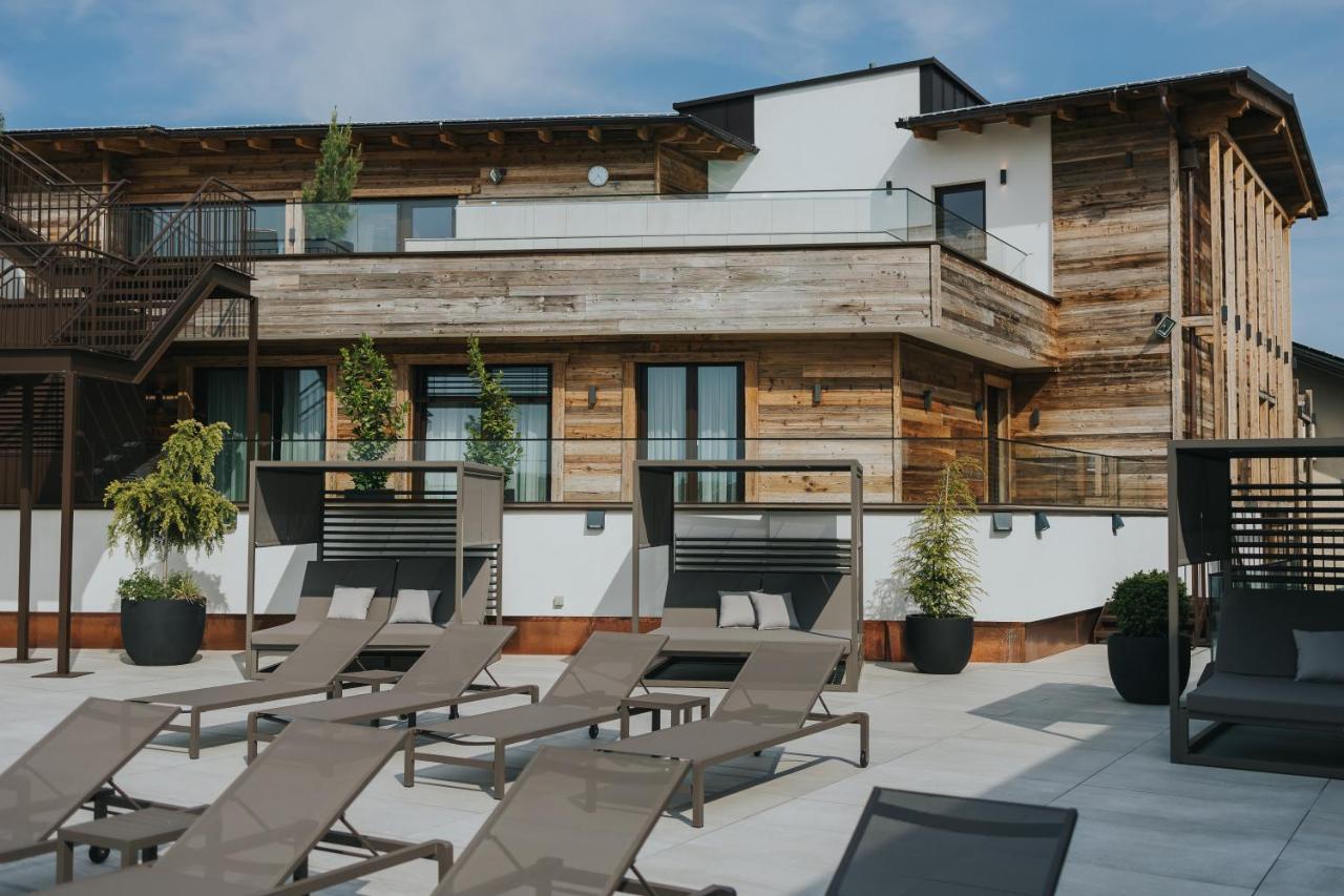 Ortner'S Resort Bad Füssing Exterior foto The rooftop pool at the Hotel Zags