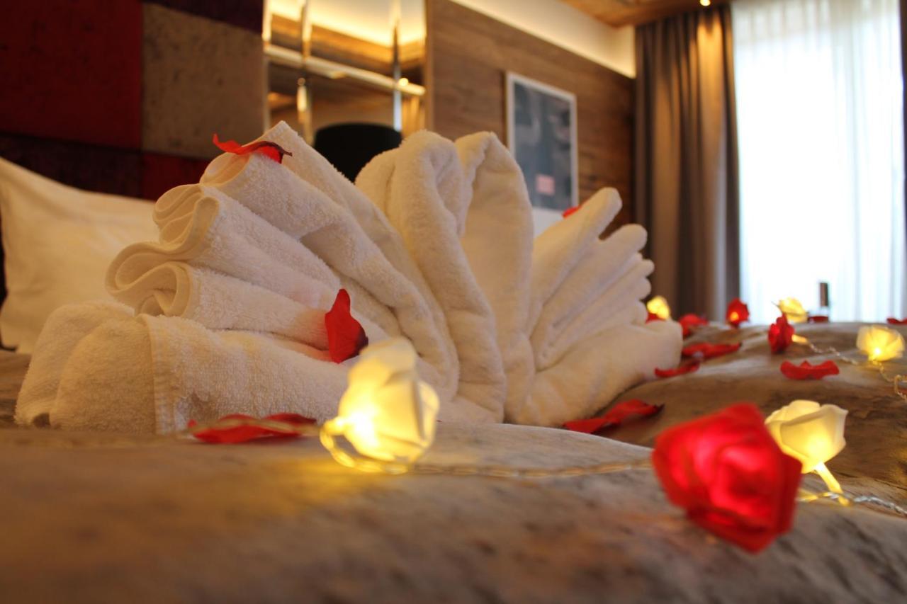 Ortner'S Resort Bad Füssing Exterior foto A towel swan